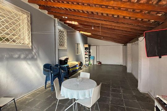 Área externa de casa à venda com 4 quartos, 208m² em Vila Castelo Branco, Campinas