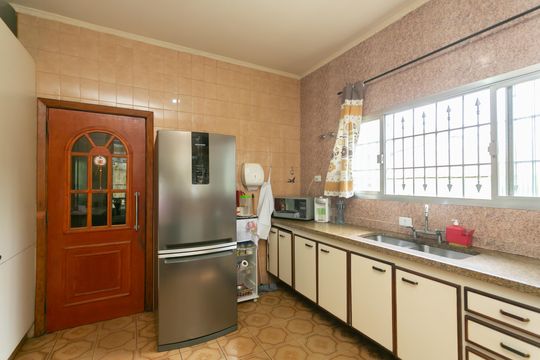 Cozinha  de casa à venda com 3 quartos, 150m² em Vila Minerva, São Paulo