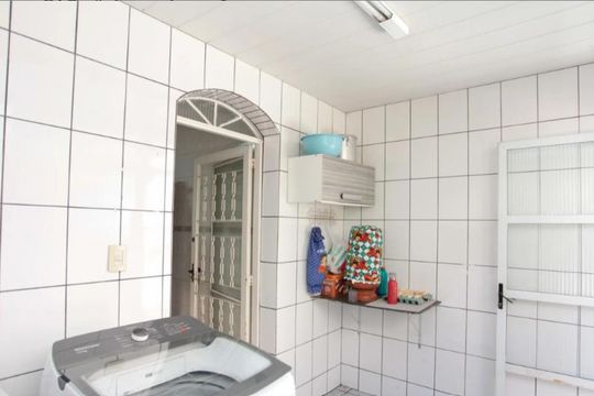 Área de serviço de casa à venda com 4 quartos, 360m² em Centro, Contagem