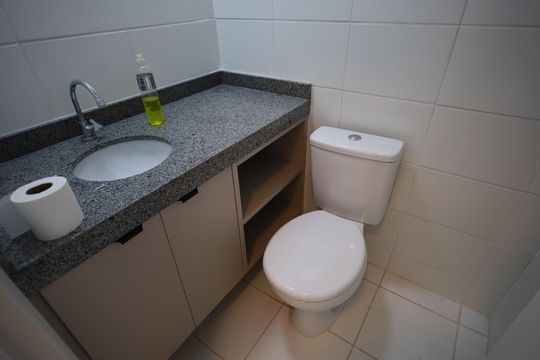 Banheiro da Suíte 1 de apartamento para alugar com 2 quartos, 55m² em Centro, Osasco