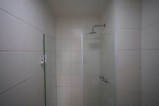 Banheiro da Suíte 2 de apartamento para alugar com 2 quartos, 55m² em Centro, Osasco