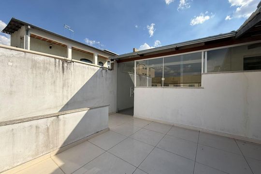 Área externa de casa para alugar com 2 quartos, 80m² em Vila Cloris, Belo Horizonte