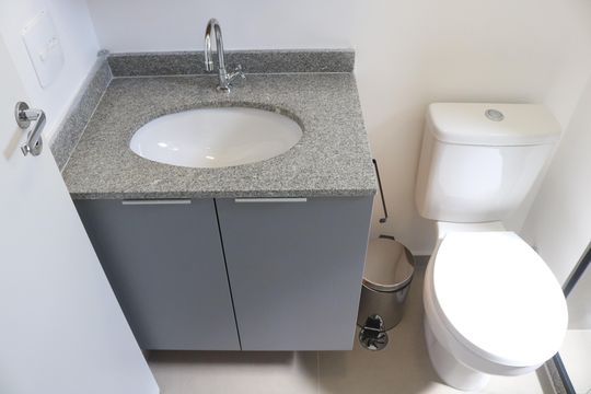 Banheiro de apartamento para alugar com 1 quarto, 27m² em Pompeia, São Paulo