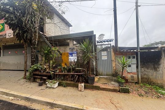 Fachada de casa para alugar com 2 quartos, 50m² em Centro de Ouro Fino Paulista, Ribeirão Pires