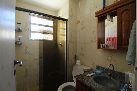 Banheiro de apartamento à venda com 2 quartos, 45m² em Taquara, Rio de Janeiro