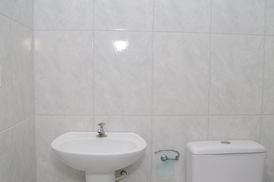 Banheiro de apartamento para alugar com 2 quartos, 52m² em Guaianases, São Paulo