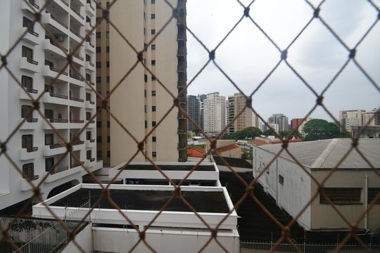 Sala - Vista de apartamento para alugar com 2 quartos, 72m² em Centro, Campinas