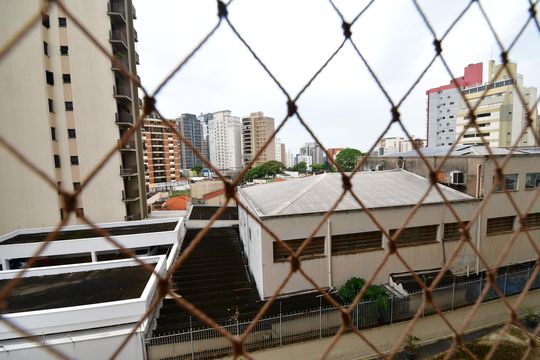 Vista Quarto 2 de apartamento para alugar com 2 quartos, 72m² em Centro, Campinas