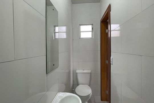 Banheiro de casa para alugar com 1 quarto, 30m² em Forquilhinhas, São José