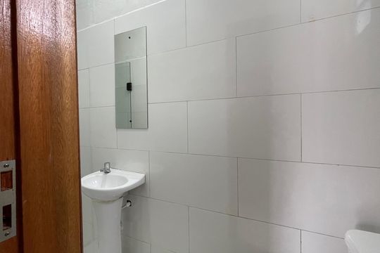 Banheiro de casa para alugar com 1 quarto, 30m² em Forquilhinhas, São José