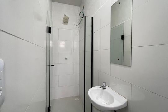 Banheiro de casa para alugar com 1 quarto, 30m² em Forquilhinhas, São José