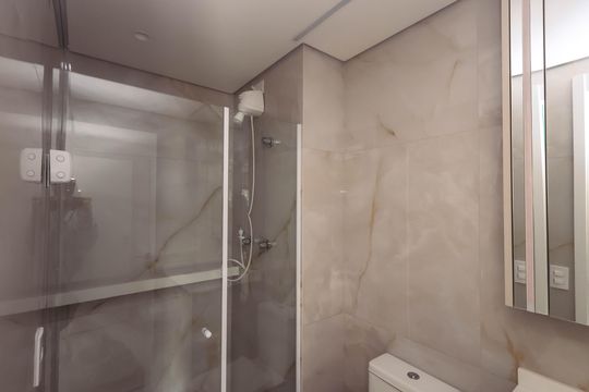 Banheiro de kitnet/studio para alugar com 1 quarto, 25m² em Vila Mariana, São Paulo
