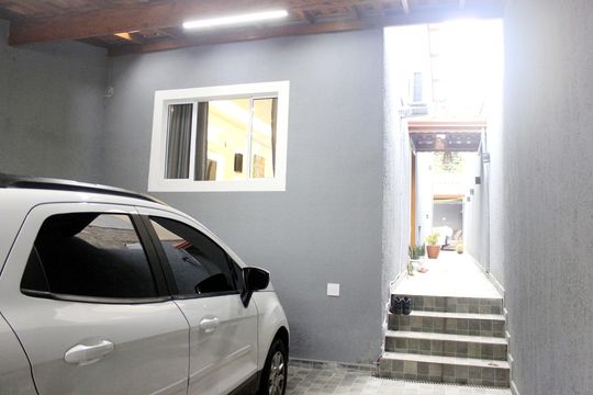 Garagem  de casa para alugar com 3 quartos, 250m² em Jardim Santa Clara, Guarulhos
