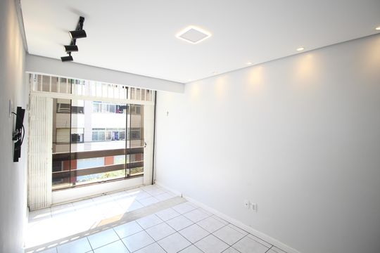 Sala de apartamento para alugar com 1 quarto, 46m² em Vila Ipiranga, Porto Alegre