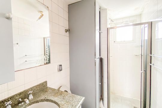 Banheiro  de apartamento à venda com 2 quartos, 48m² em Penha de França, São Paulo