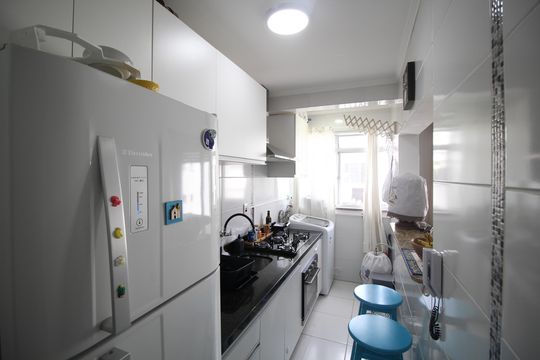 Cozinha de apartamento à venda com 1 quarto, 31m² em Passo D’areia, Porto Alegre