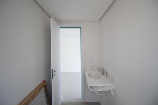 Banheiro de apartamento para alugar com 0 quarto, 45m² em Petrópolis, Porto Alegre