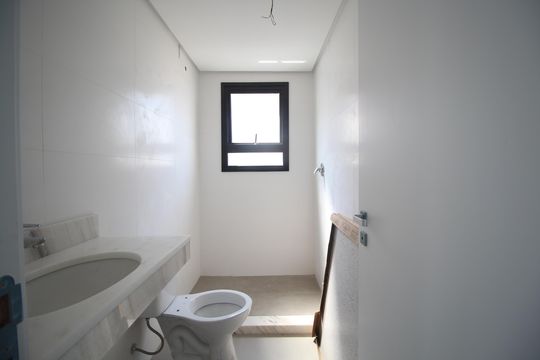 Banheiro de apartamento para alugar com 0 quarto, 45m² em Petrópolis, Porto Alegre