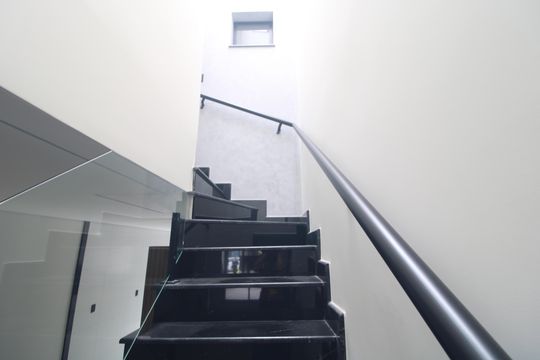 Escada de casa à venda com 3 quartos, 145m² em Jardim Sabara, São Paulo