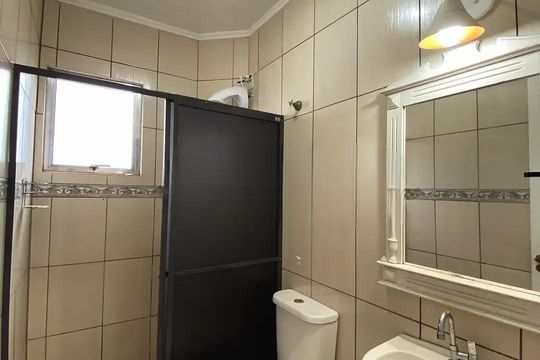 Banheiro social de apartamento para alugar com 1 quarto, 30m² em Vila Nova, Novo Hamburgo