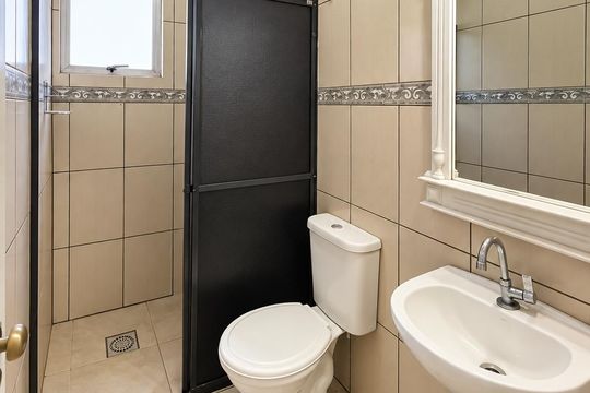 Banheiro social de apartamento para alugar com 1 quarto, 30m² em Vila Nova, Novo Hamburgo
