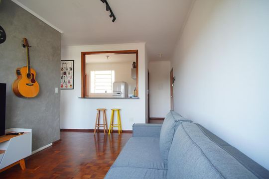 Sala de apartamento para alugar com 1 quarto, 45m² em Vila Ipiranga, Porto Alegre