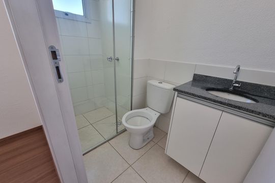 Banheiro da suíte de apartamento à venda com 3 quartos, 66m² em Jk, Contagem