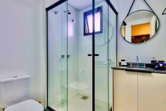 Banheiro de apartamento para alugar com 1 quarto, 21m² em Centro, Curitiba