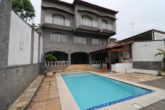 Área externa de casa para alugar com 4 quartos, 420m² em Jardim Guanabara, Rio de Janeiro