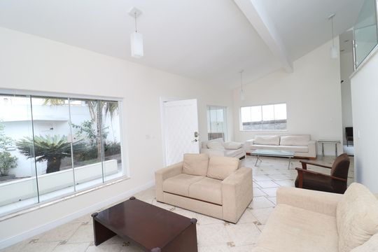 Casa para alugar com 4 quartos, 420m² em Jardim Guanabara, Rio de Janeiro