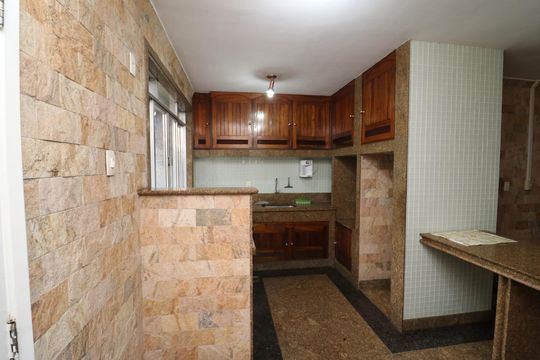 Cozinha de casa para alugar com 4 quartos, 420m² em Jardim Guanabara, Rio de Janeiro