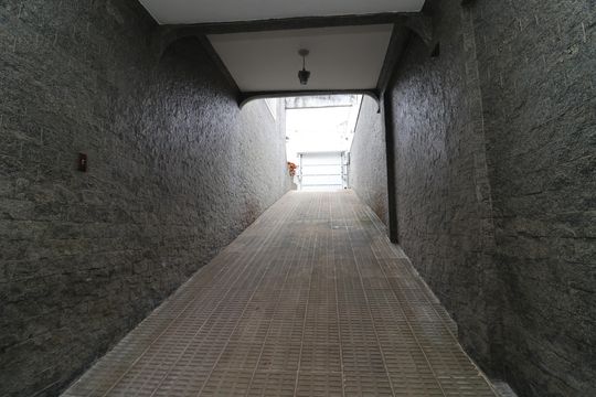 Garagem de casa para alugar com 4 quartos, 420m² em Jardim Guanabara, Rio de Janeiro