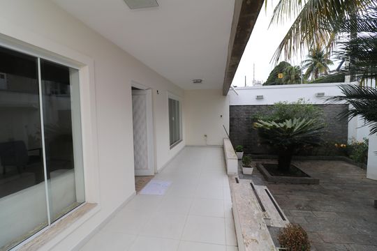 Varanda de casa para alugar com 4 quartos, 420m² em Jardim Guanabara, Rio de Janeiro