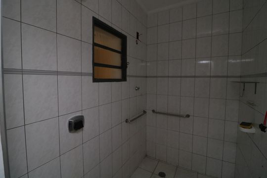 Banheiro 2 de casa à venda com 3 quartos, 130m² em Jardim Record, São Paulo