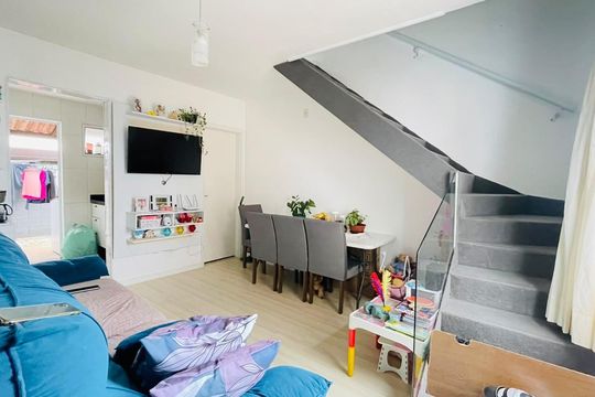 Sala de casa de condomínio para alugar com 2 quartos, 50m² em Água Espraiada, Cotia