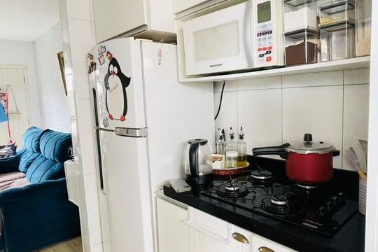 Cozinha de casa de condomínio para alugar com 2 quartos, 50m² em Água Espraiada, Cotia