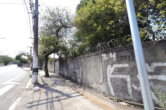 Fachada de casa à venda com 4 quartos, 569m² em Interlagos, São Paulo