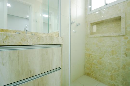 Banheiro da Suíte de apartamento para alugar com 3 quartos, 82m² em Gopouva, Guarulhos