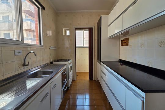 Cozinha de apartamento para alugar com 2 quartos, 62m² em Canto do Forte, Praia Grande
