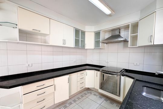 Cozinha de casa à venda com 3 quartos, 220m² em Santa Terezinha, São Bernardo do Campo