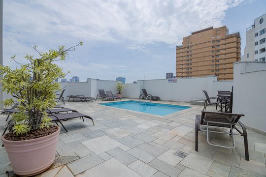 Área Comum - Piscina de apartamento para alugar com 2 quartos, 50m² em Vila Nova Conceição, São Paulo