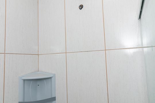 Banheiro de casa para alugar com 1 quarto, 30m² em Parque dos Bancarios, São Paulo