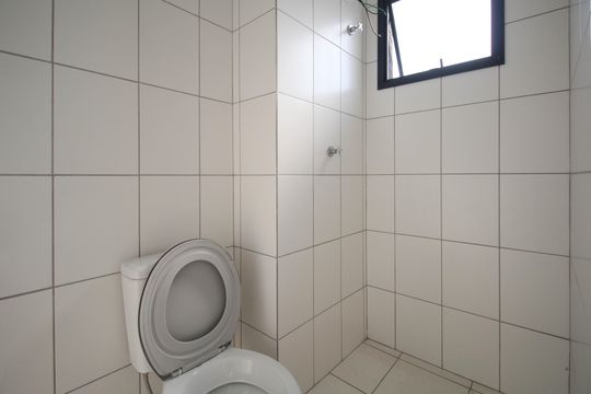 Banheiro de kitnet/studio à venda com 1 quarto, 27m² em Jardim Panorama, São Paulo