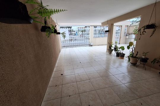 Garagem de casa à venda com 3 quartos, 500m² em Vila Galvão, Guarulhos