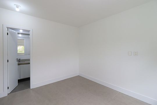 Apartamento para alugar com 3 quartos, 77m² em Navegantes, Porto Alegre