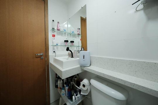 Banheiro de apartamento para alugar com 2 quartos, 37m² em Jardim Triana, São Paulo