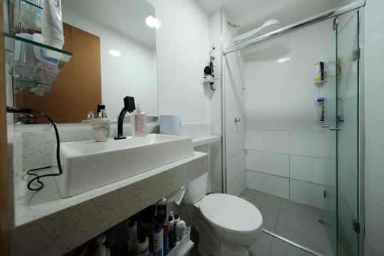 Banheiro de apartamento para alugar com 2 quartos, 37m² em Jardim Triana, São Paulo