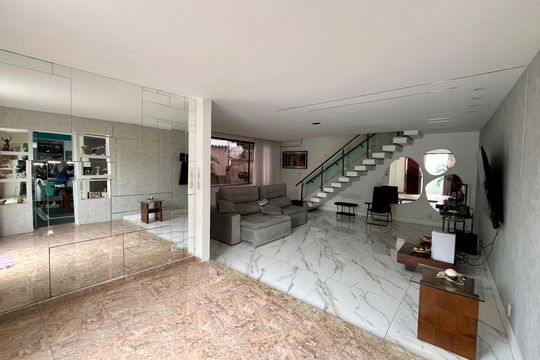 Casa à venda com 4 quartos, 340m² em Taquara, Rio de Janeiro
