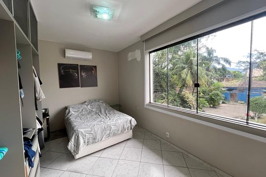 Casa à venda com 4 quartos, 340m² em Taquara, Rio de Janeiro