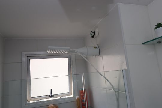 Banheiro de apartamento para alugar com 2 quartos, 47m² em Jardim das Margaridas, Salvador